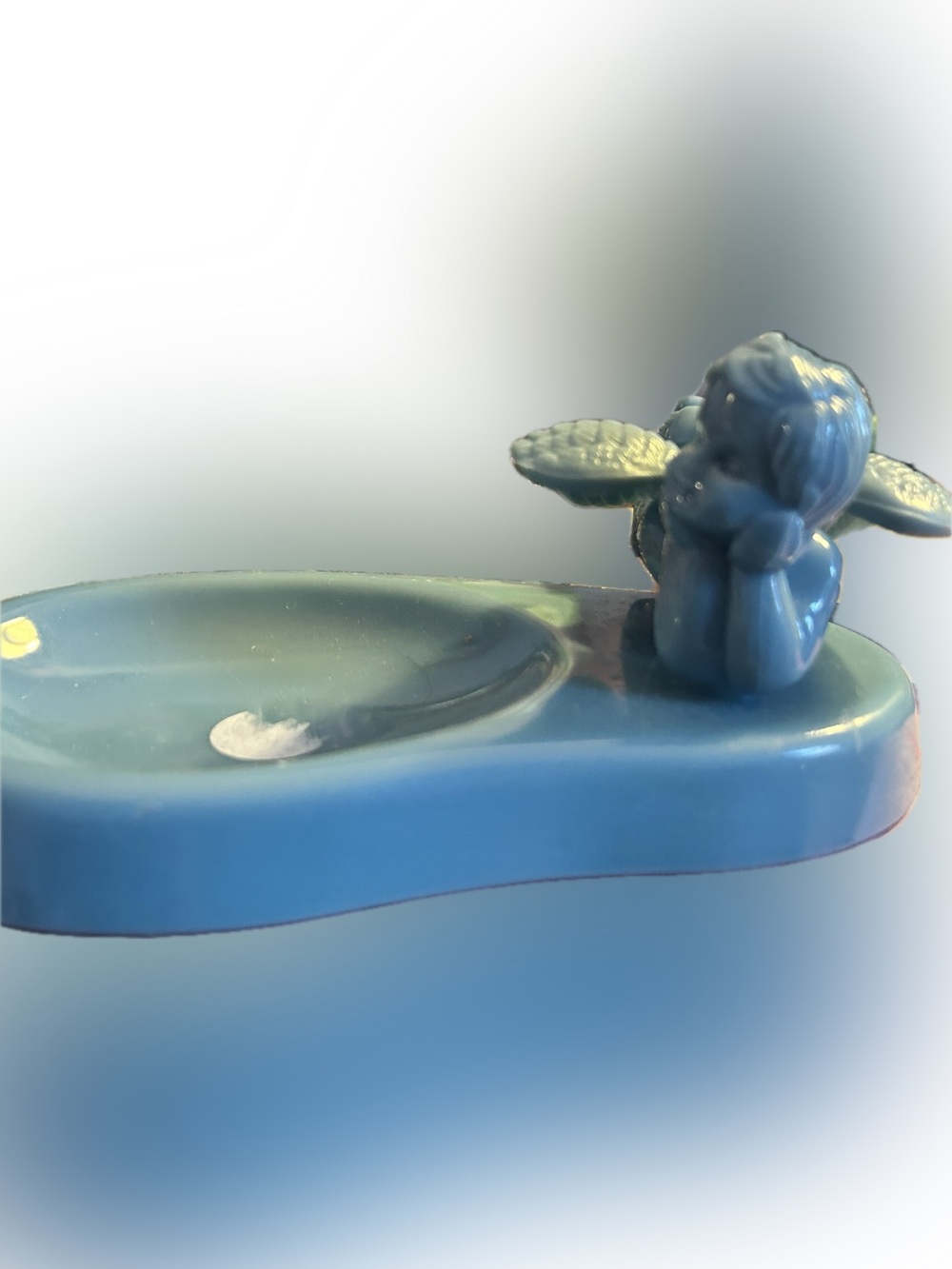 Vintage blue soap dish with cherub (plastic ?) 6 x 3.75